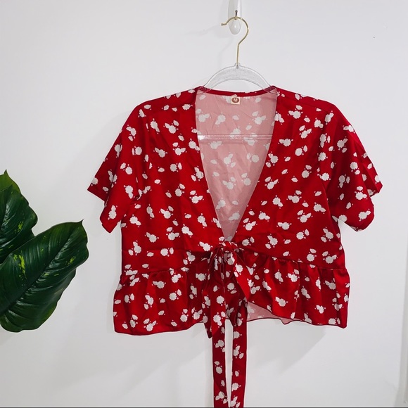 SHEIN Red & White Floral Front Tie Top - Picture 3 of 6